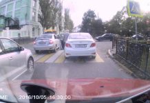 Крым в YouTube: ДТП и провалившиеся люки