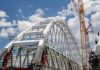 В Керчи начали красить железнодорожную арку для моста через пролив